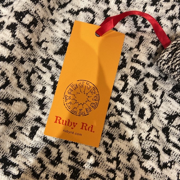 RUBY RD | Size M | animal print pattern sweater - Picture 8 of 8